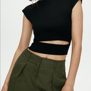 Aritzia cut out top. Medium.